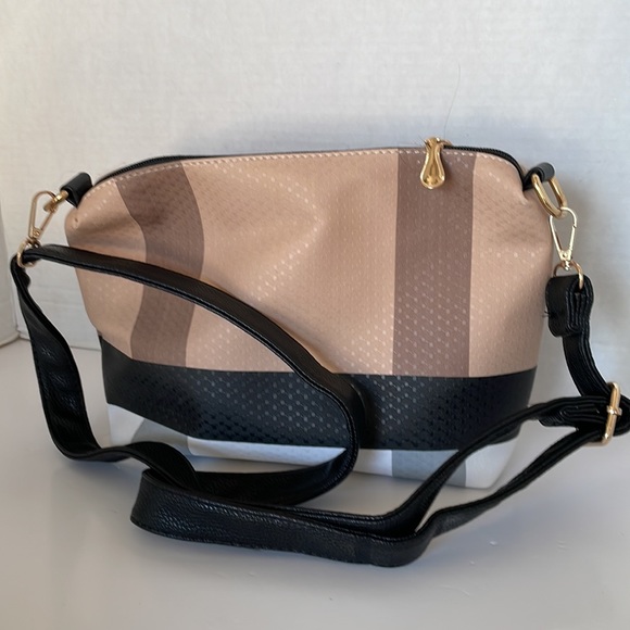 Handbag Plus a Second Piece - Picture 2 of 9